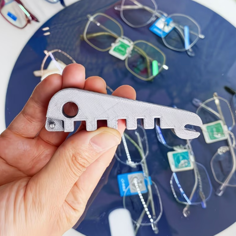 Wielofunkcyjny klucz do okular – Multi Tool Plier recenzja i cena