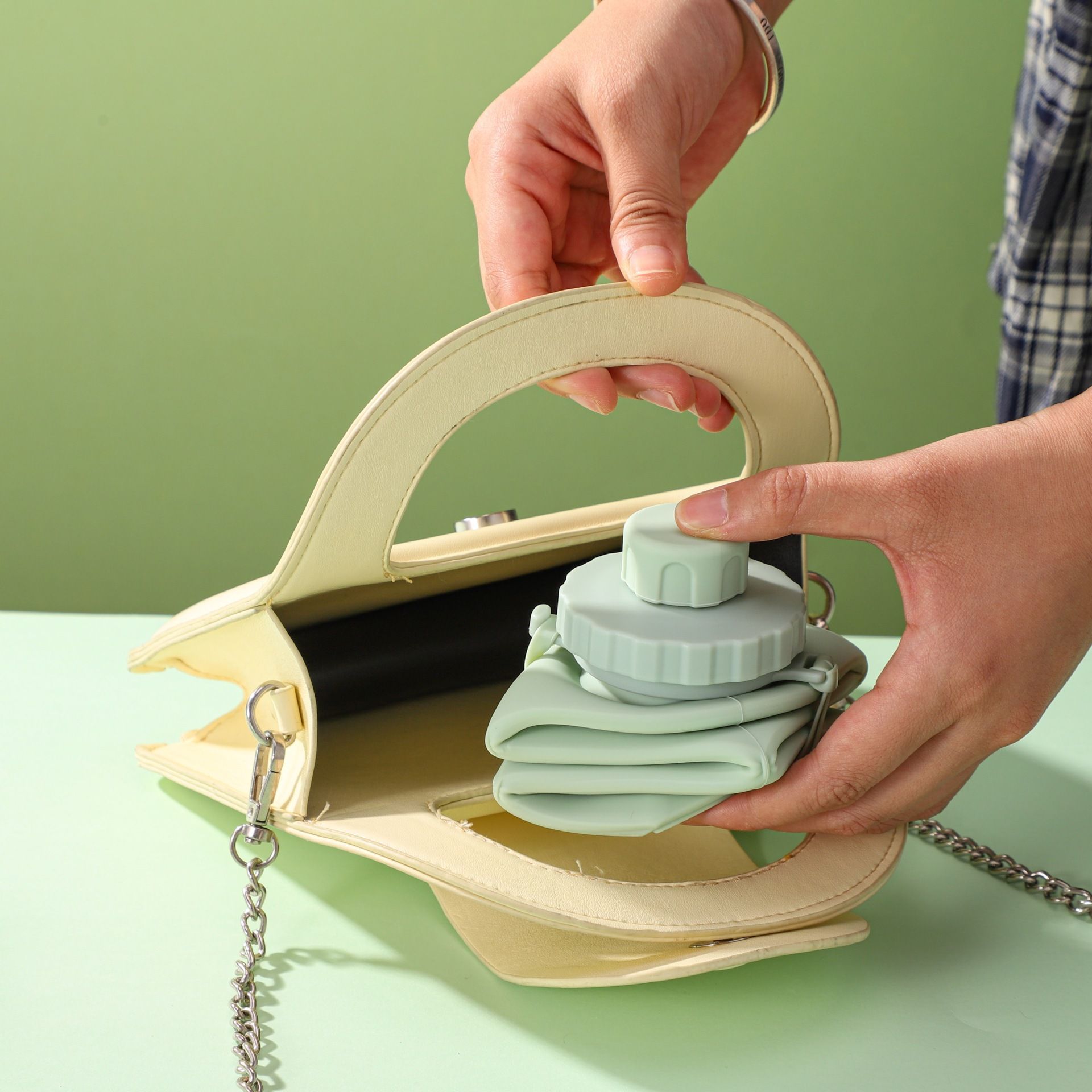 Silikonowy składany kubek na w – Water Bag Collapsible recenzja i cena